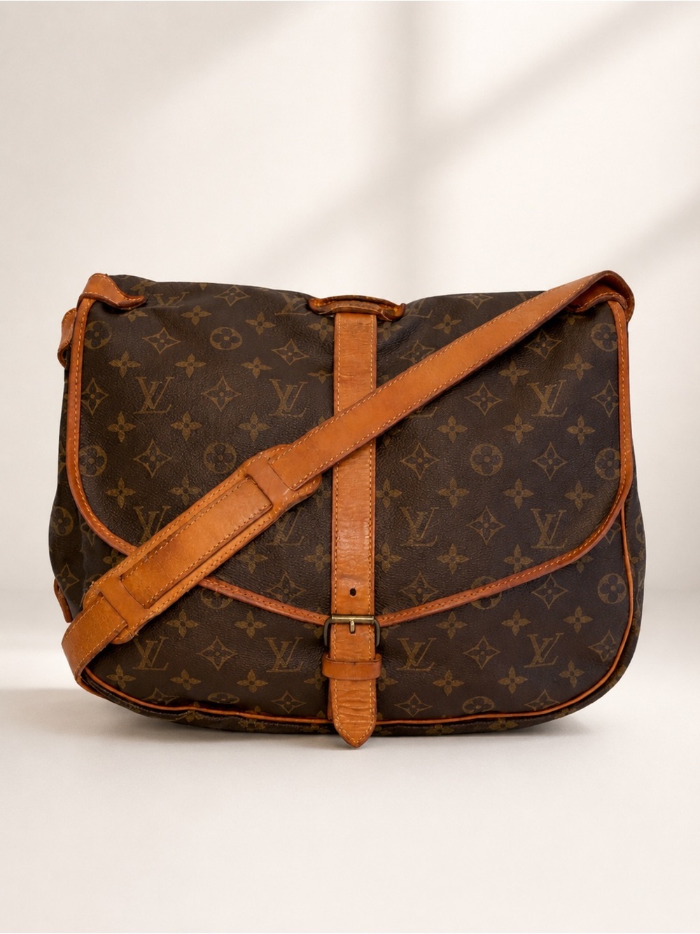 Louis Vuitton • Saumur GM Monogram Crossbody Messenger Bag Vintage LV Saddle Bag
